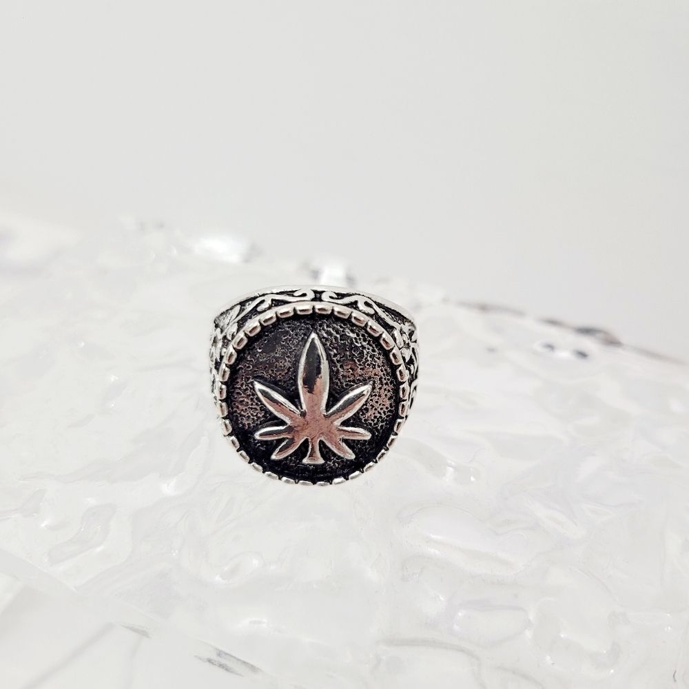Brand New Silver Leaf Ring Size: 10.75 US